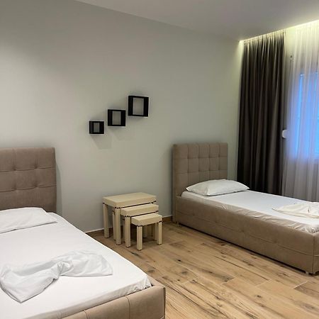 Leonard'S Apartment Durres Bagian luar foto