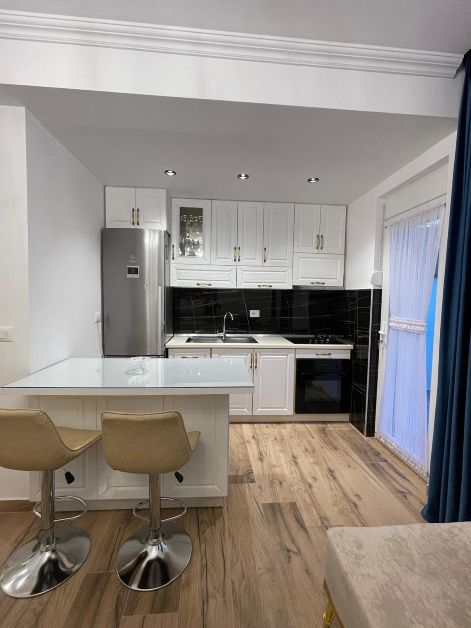 Leonard'S Apartment Durres Bagian luar foto